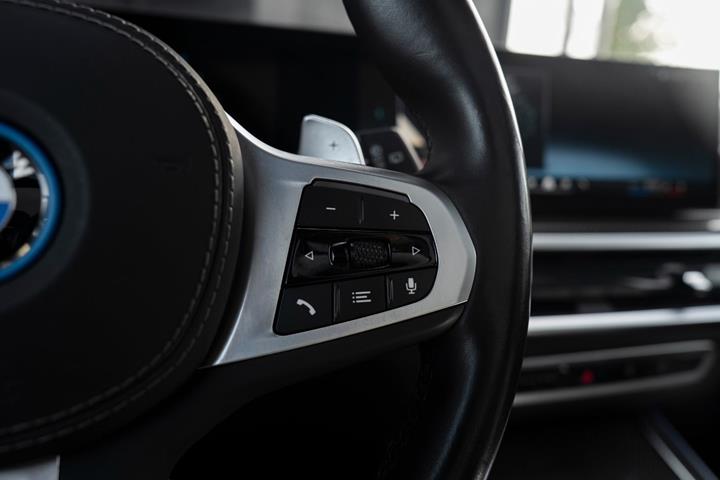 Sort BMW X5 fra 2023