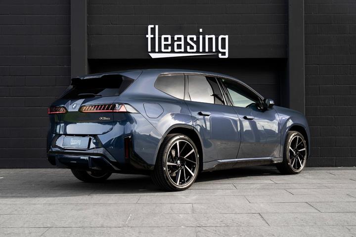 Blå BMW iX3 fra 2026