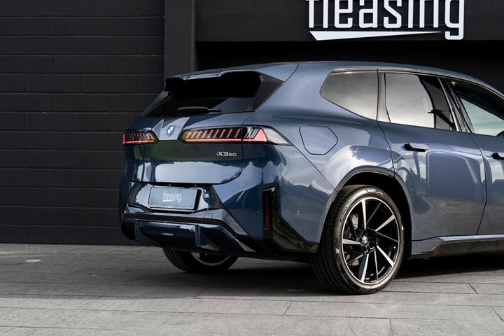 Blå BMW iX3 fra 2026