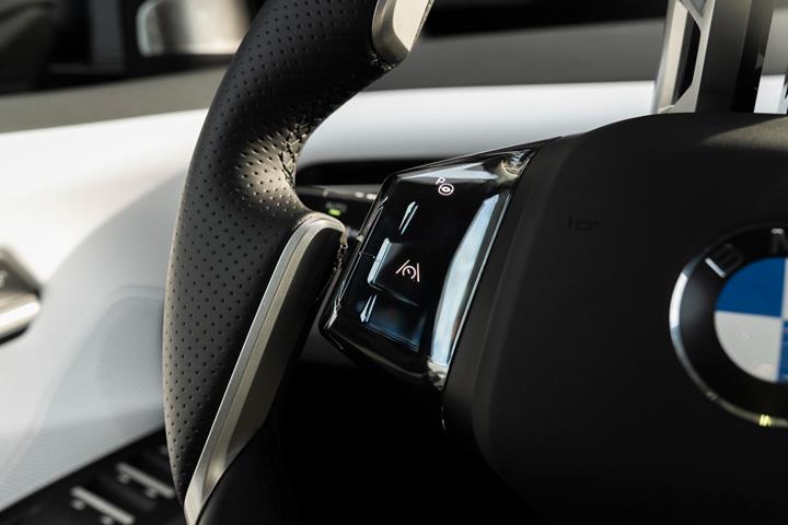 Blå BMW iX3 fra 2026