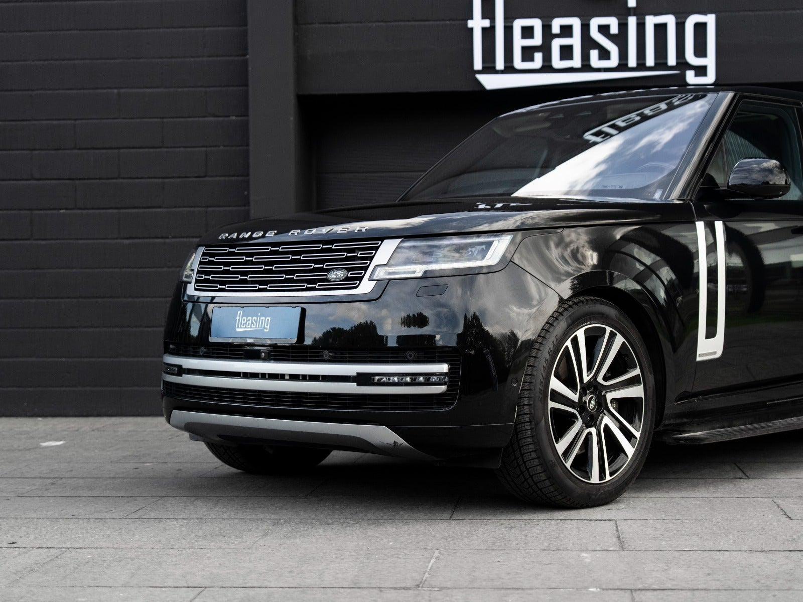 Sort Land Rover Range Rover fra 2023