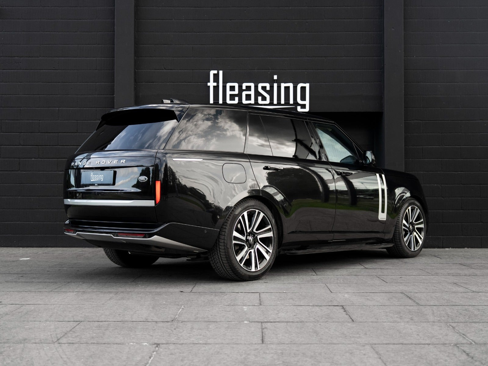 Sort Land Rover Range Rover fra 2023