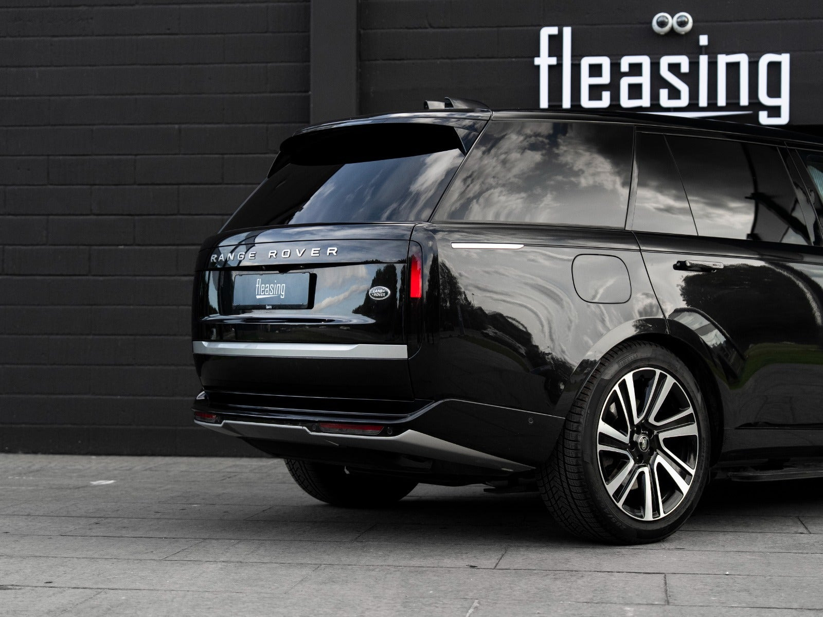 Sort Land Rover Range Rover fra 2023