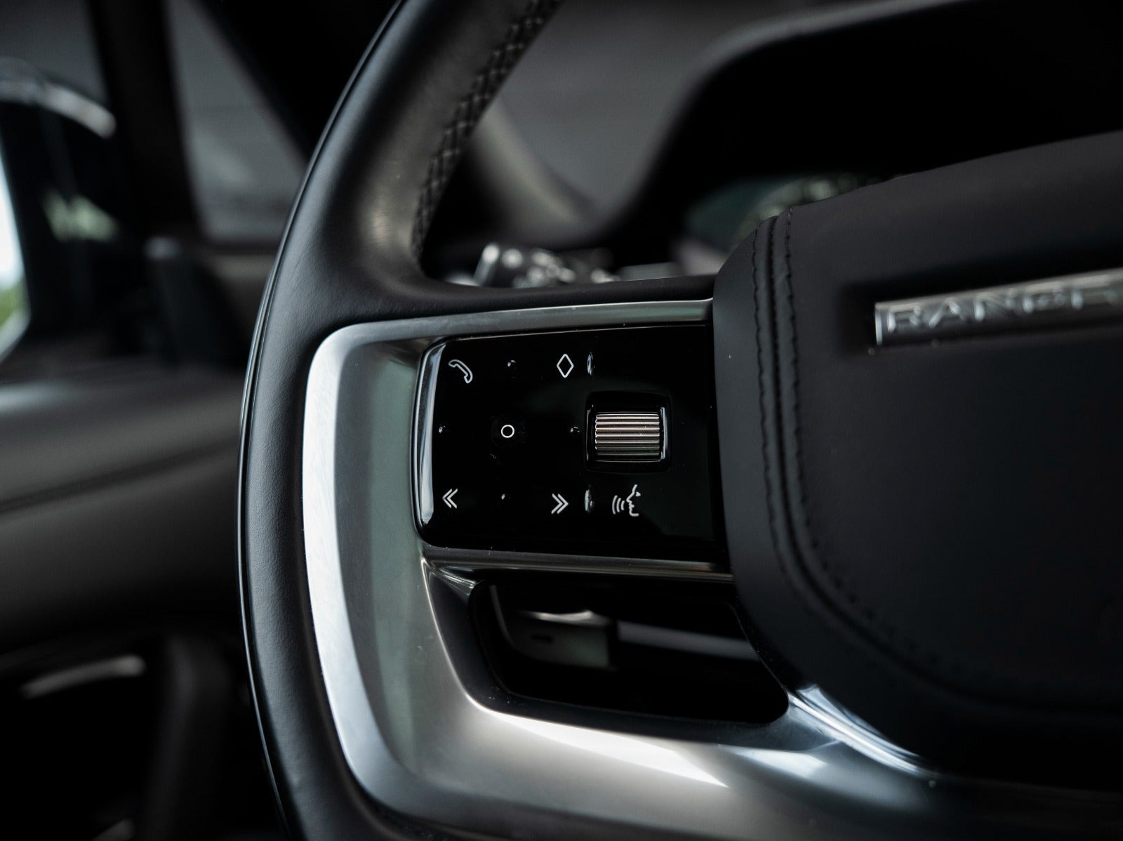Sort Land Rover Range Rover fra 2023