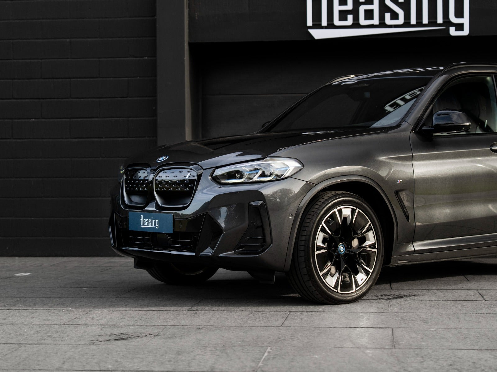 Grå BMW iX3 fra 2022