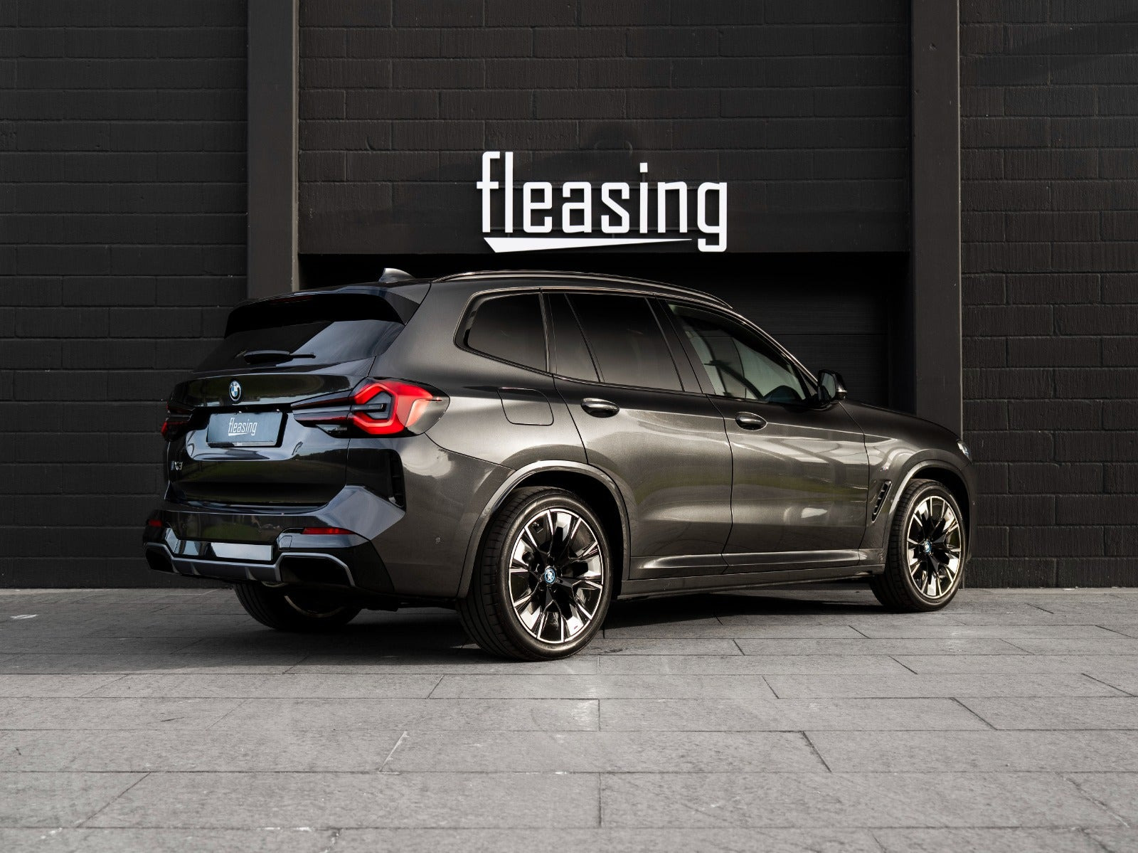 Grå BMW iX3 fra 2022