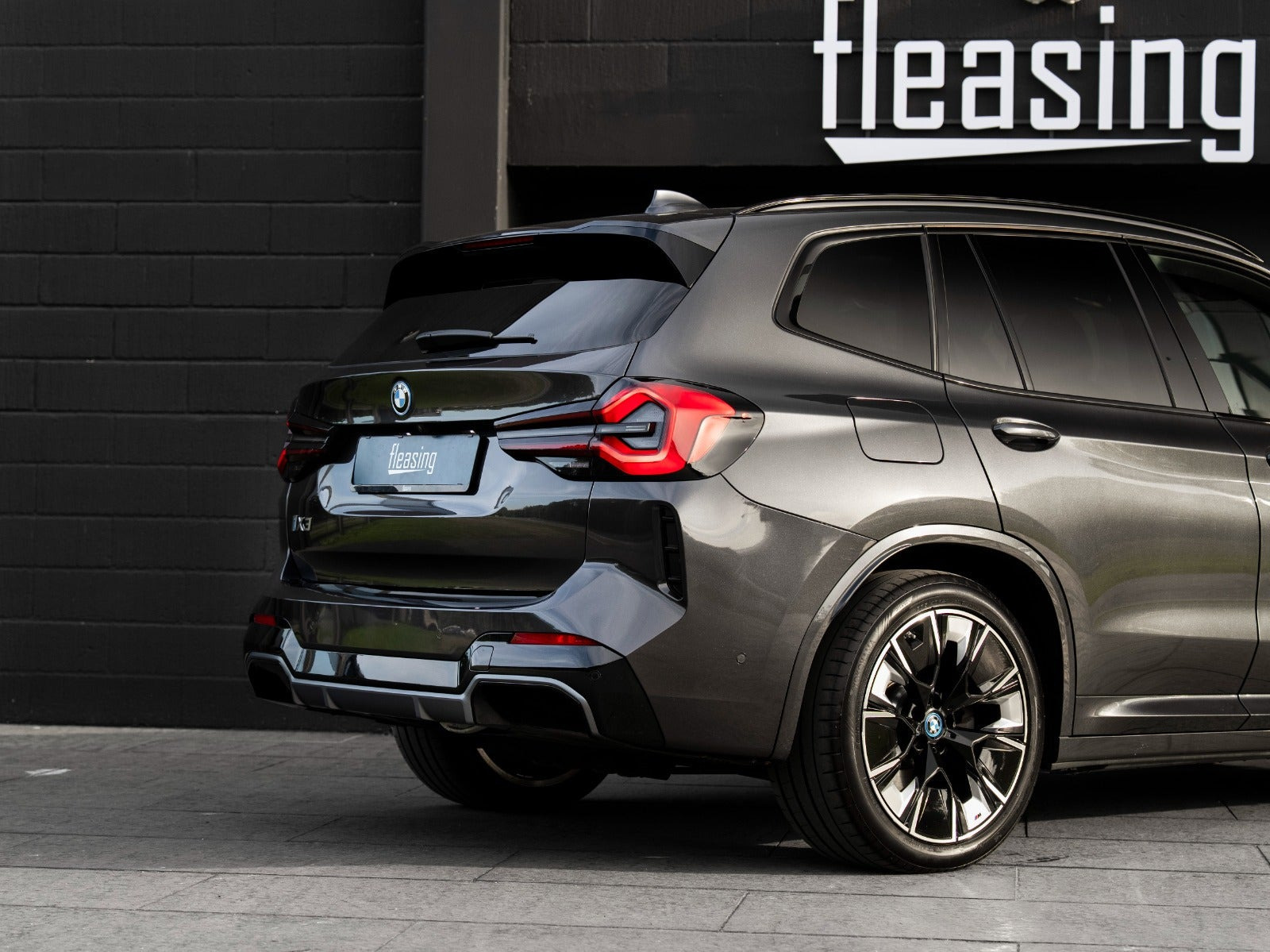 Grå BMW iX3 fra 2022