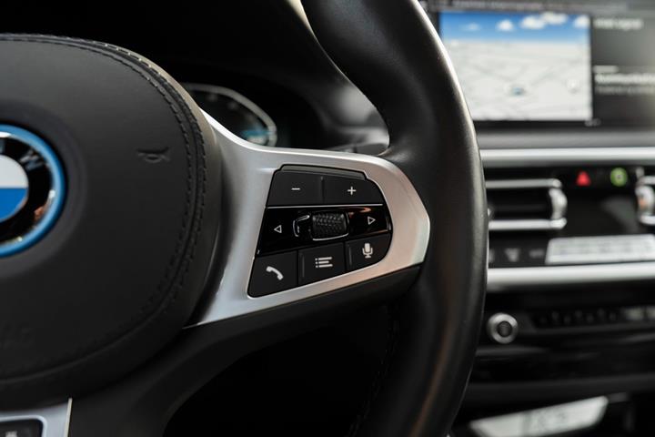 Grå BMW iX3 fra 2022