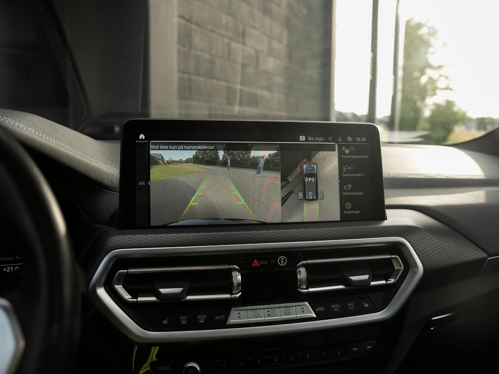 Grå BMW iX3 fra 2022