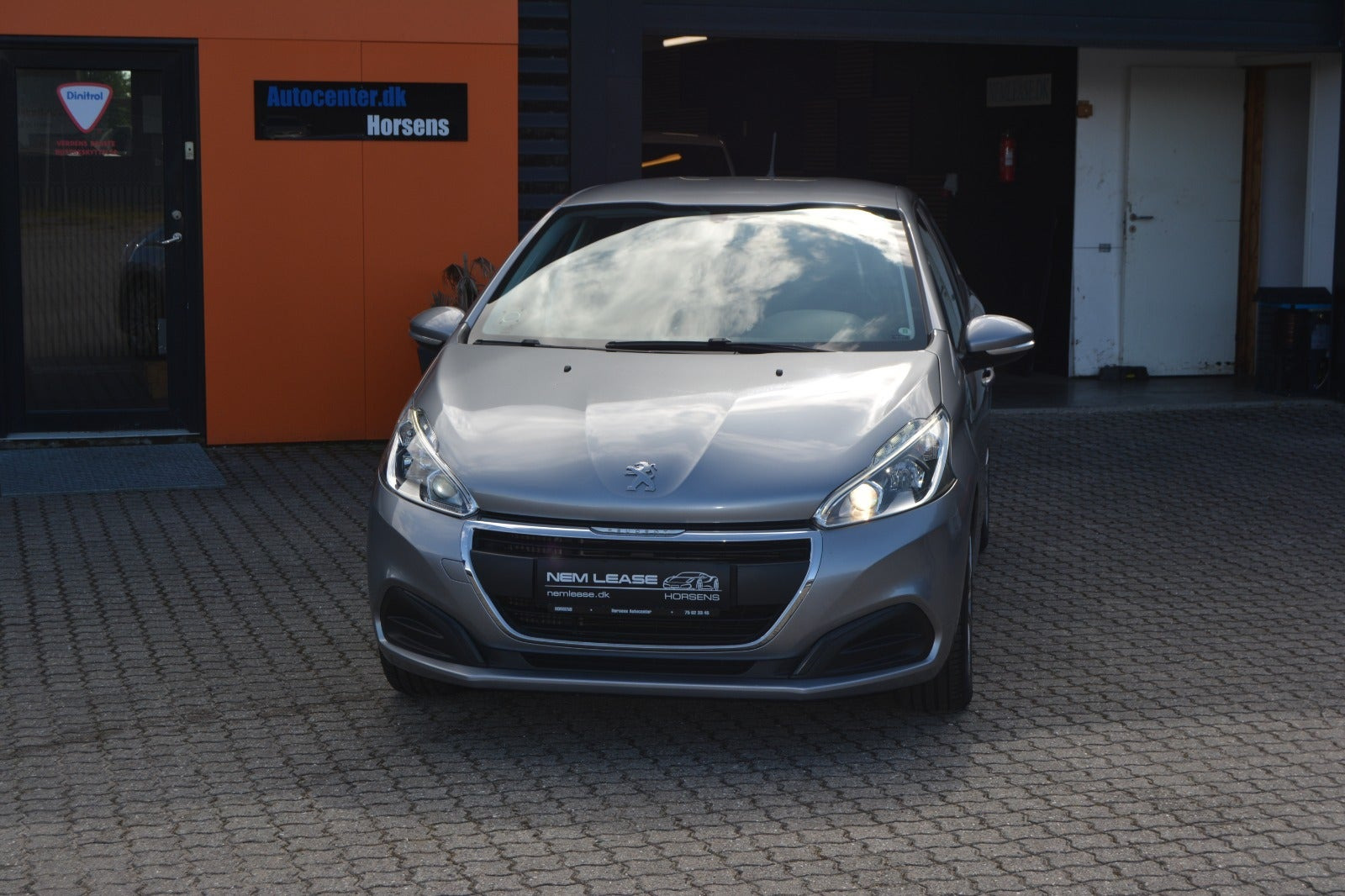 Sølv Peugeot 208 fra 2019