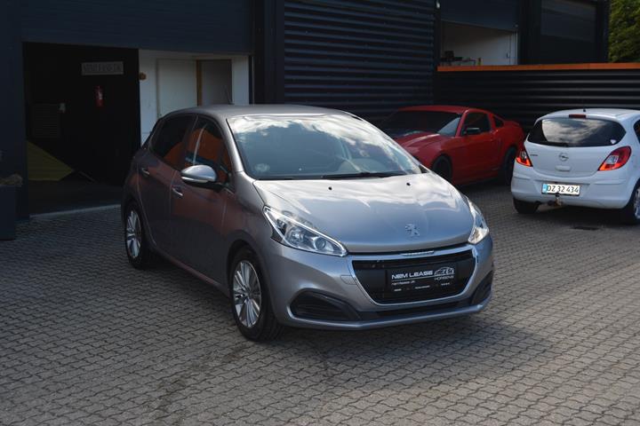 Sølv Peugeot 208 fra 2019