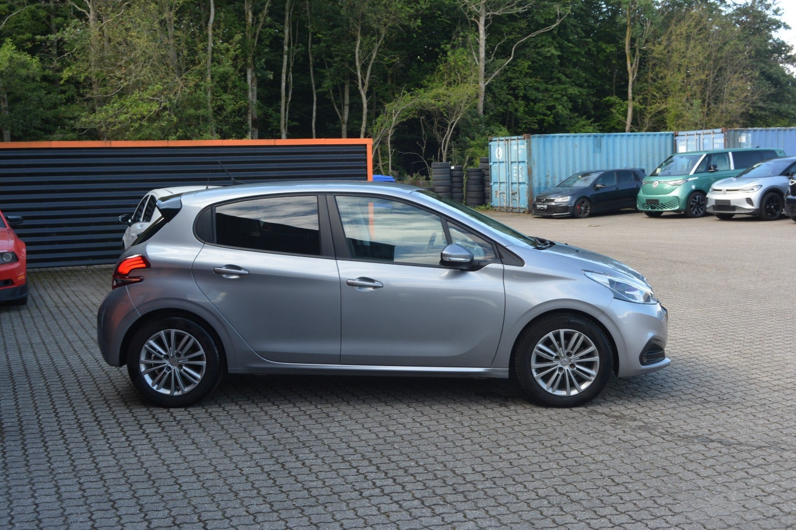 Sølv Peugeot 208 fra 2019