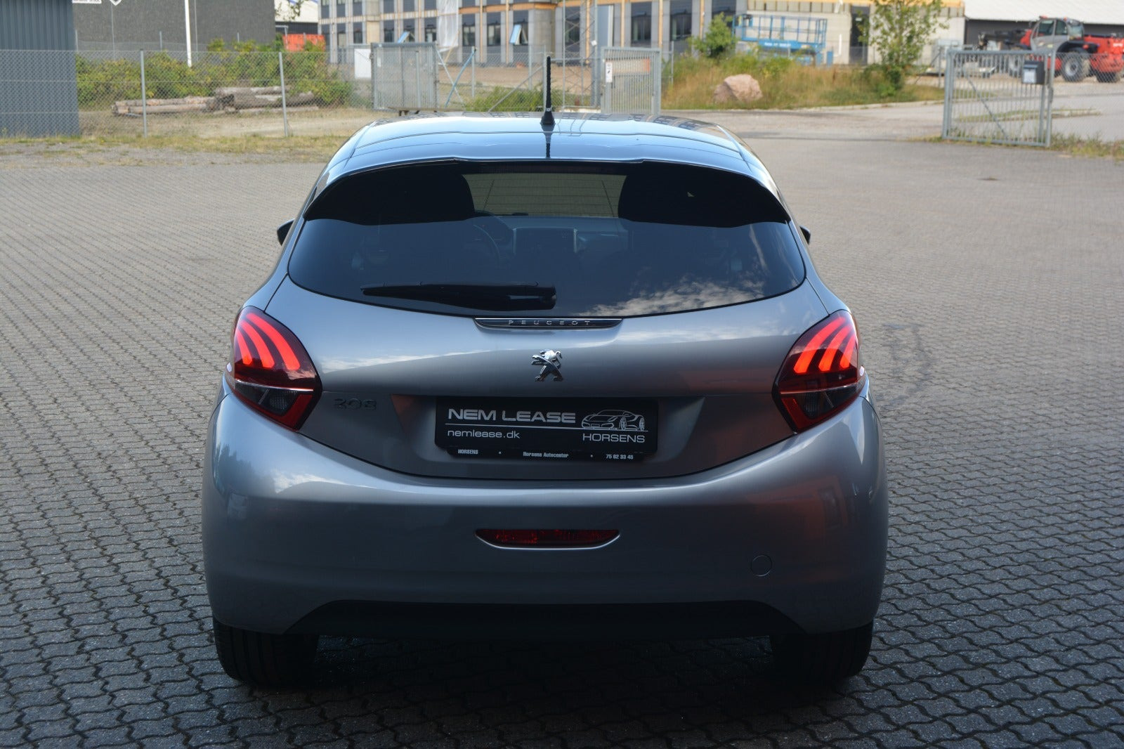 Sølv Peugeot 208 fra 2019
