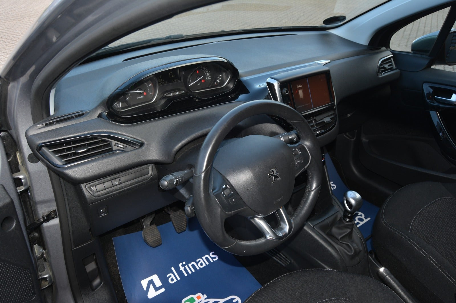 Sølv Peugeot 208 fra 2019