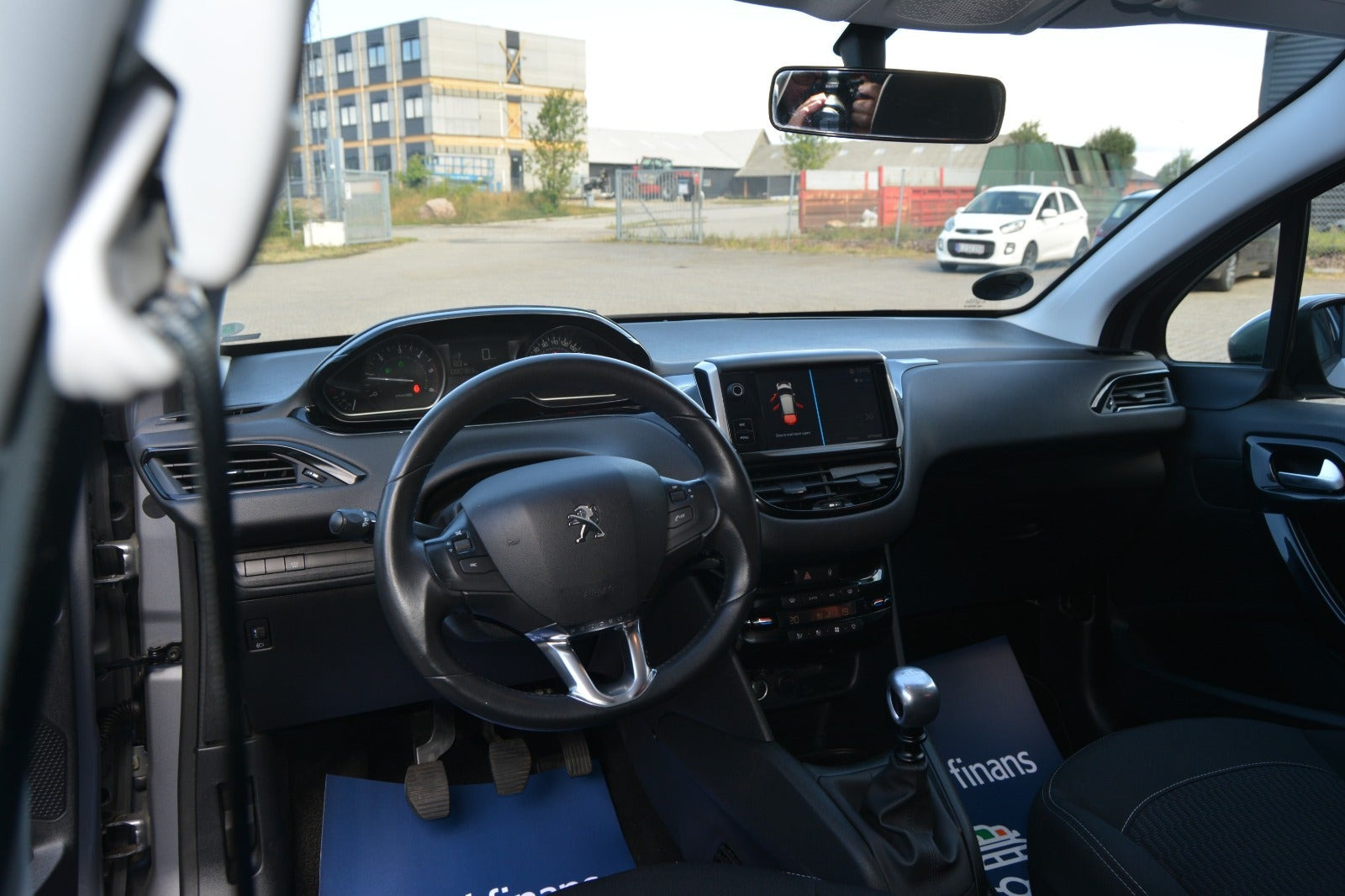 Sølv Peugeot 208 fra 2019