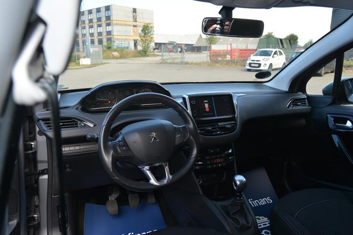 Sølv Peugeot 208 fra 2019