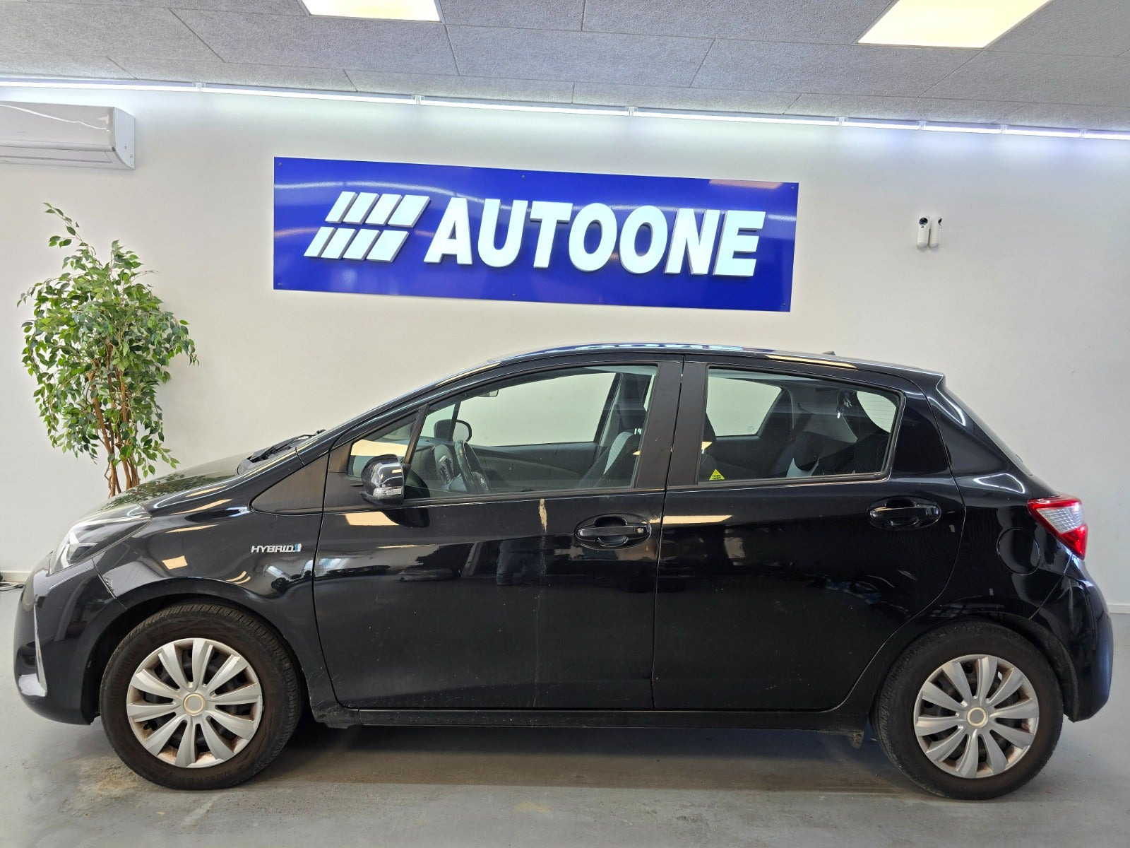 Sort Toyota Yaris fra 2017