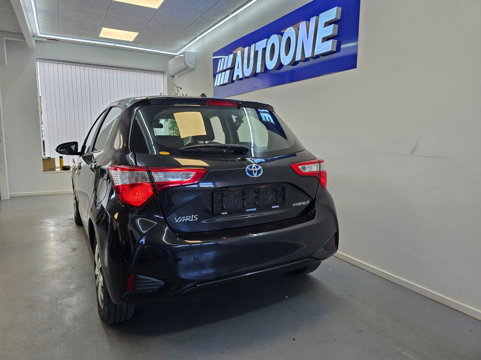 Sort Toyota Yaris fra 2017