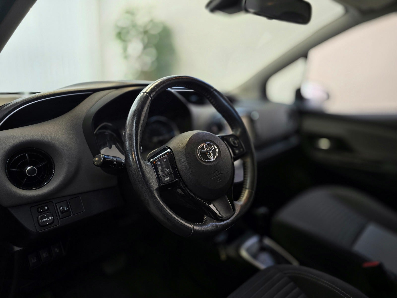 Sort Toyota Yaris fra 2017
