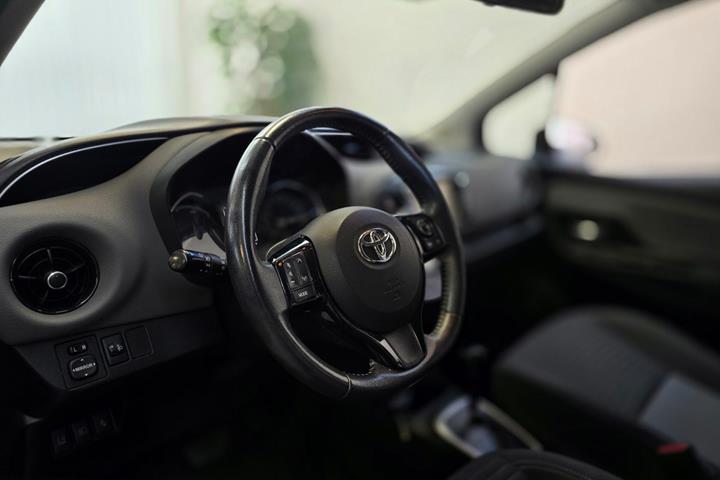 Sort Toyota Yaris fra 2017
