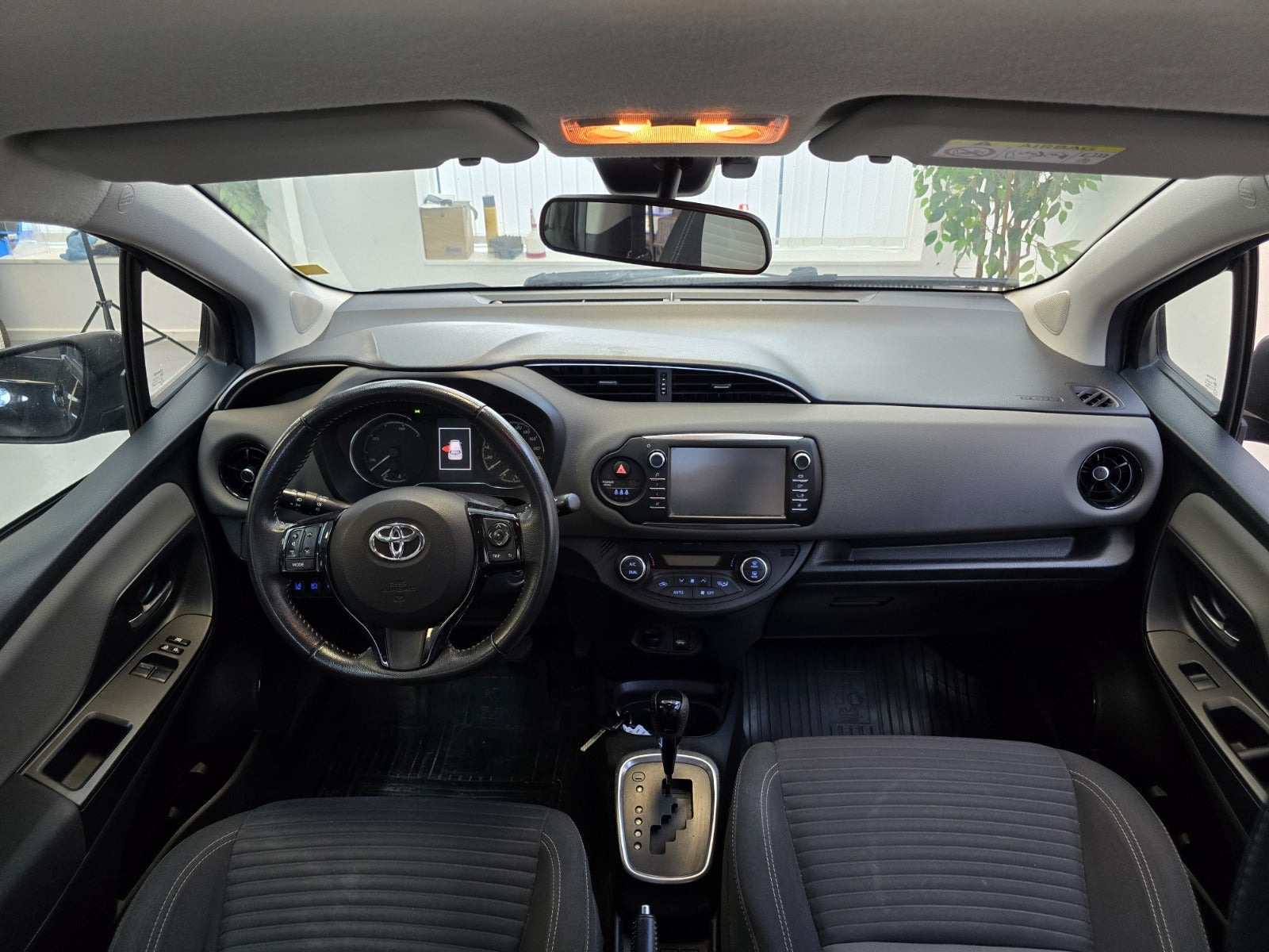 Sort Toyota Yaris fra 2017