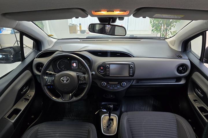 Sort Toyota Yaris fra 2017