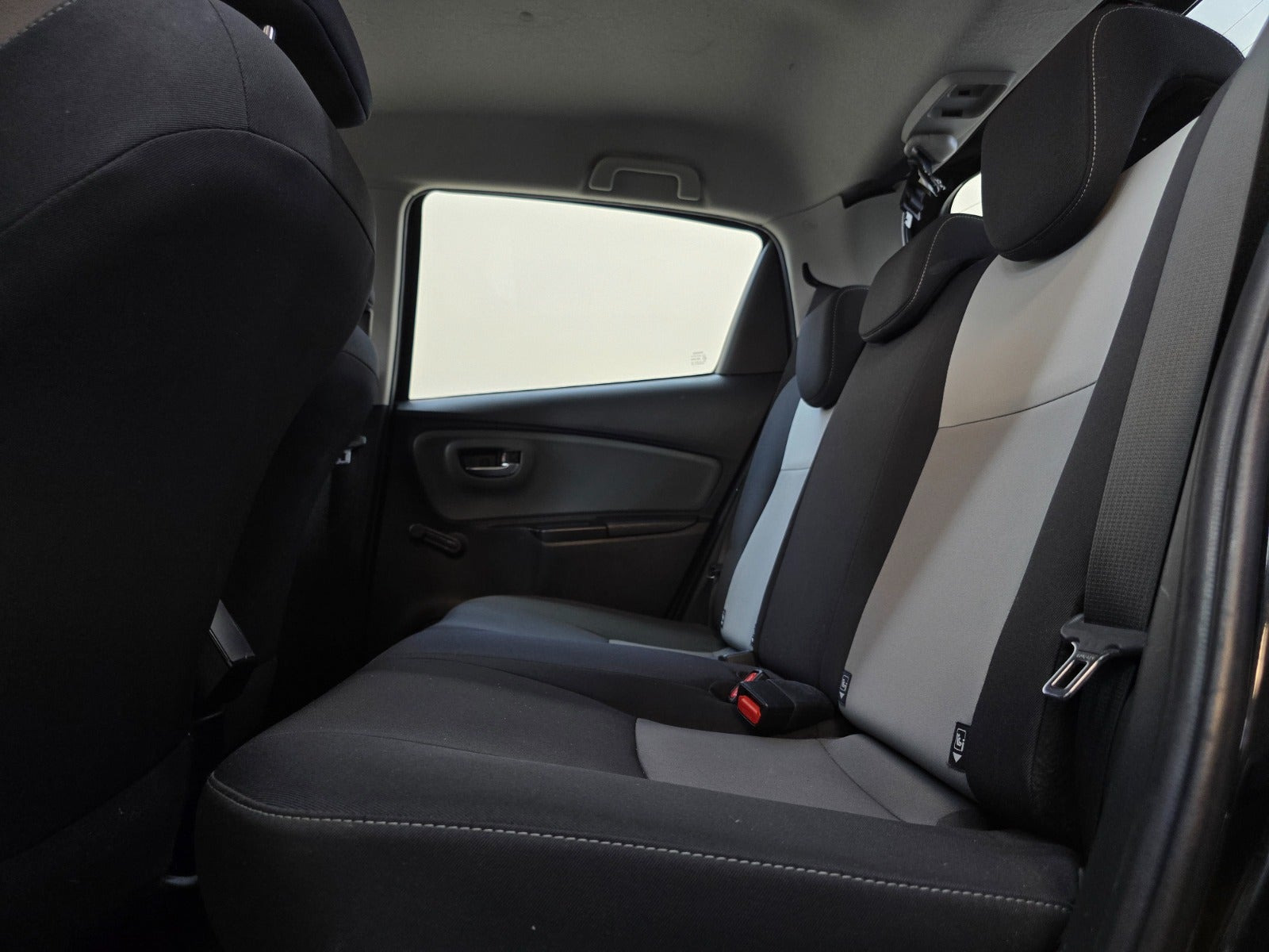Sort Toyota Yaris fra 2017
