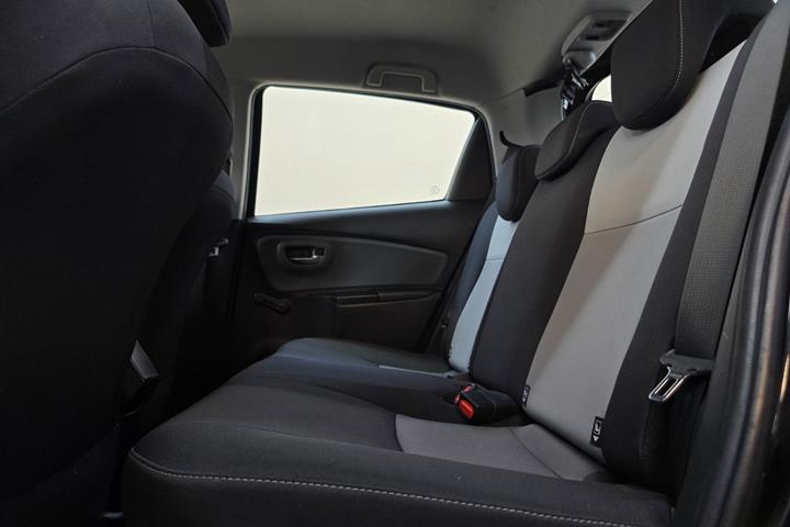 Sort Toyota Yaris fra 2017
