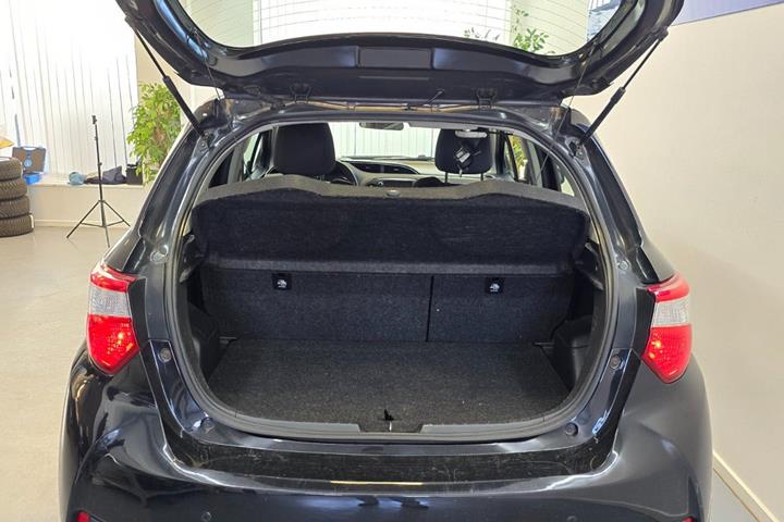 Sort Toyota Yaris fra 2017