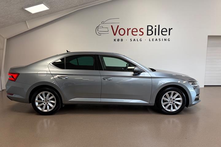 Sølv Skoda Superb fra 2020