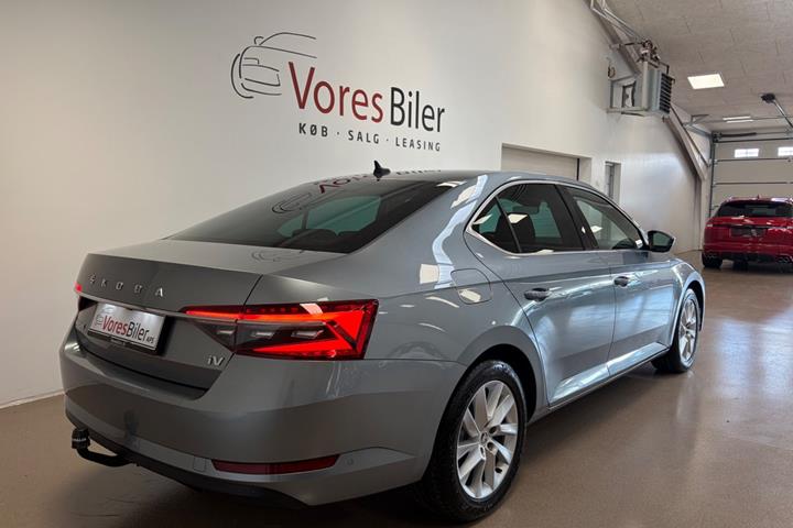 Sølv Skoda Superb fra 2020