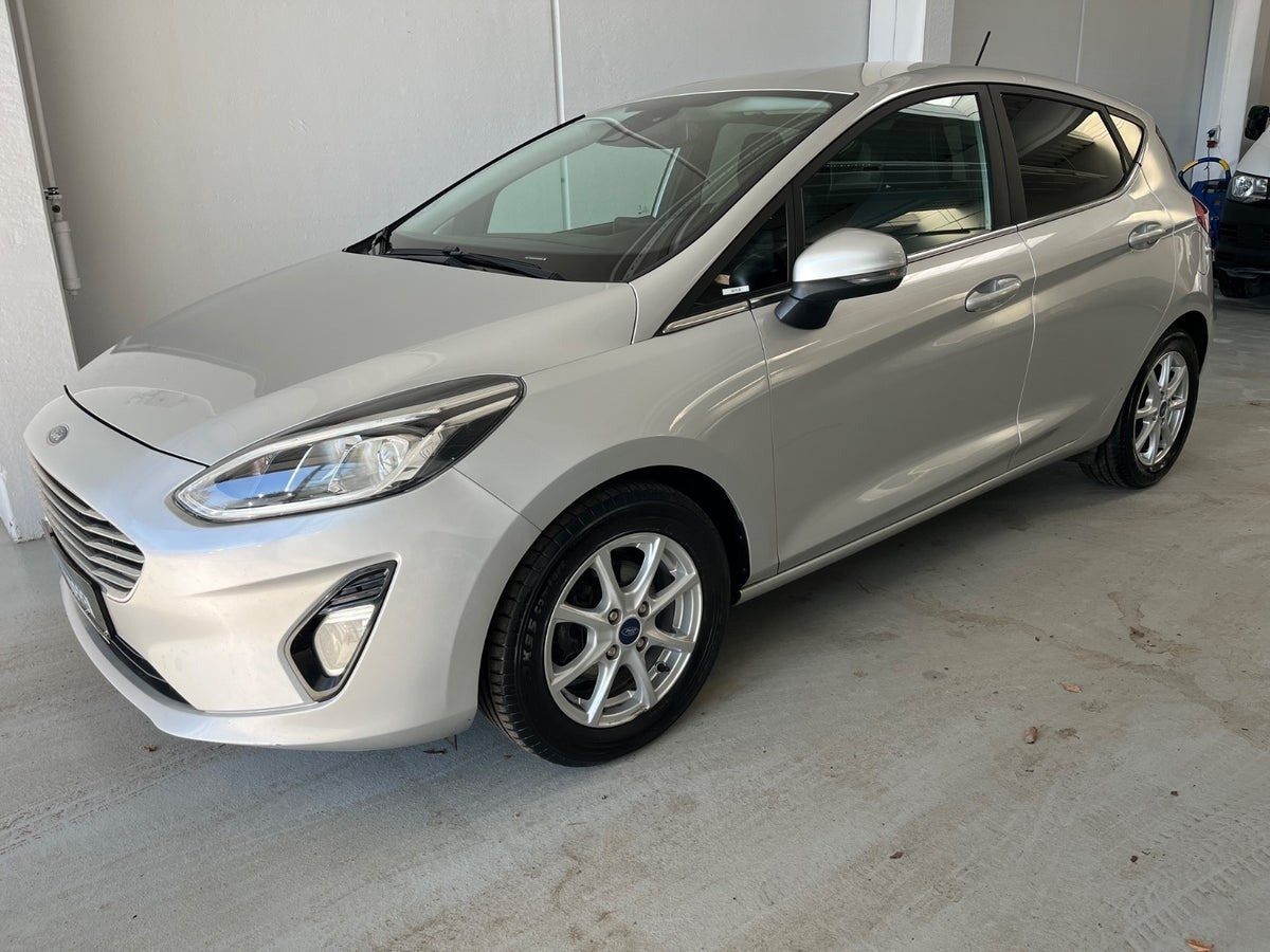 Sølv Ford Fiesta fra 2021