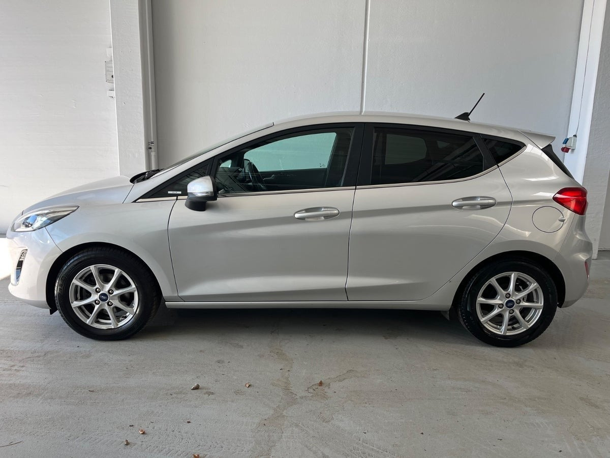 Sølv Ford Fiesta fra 2021