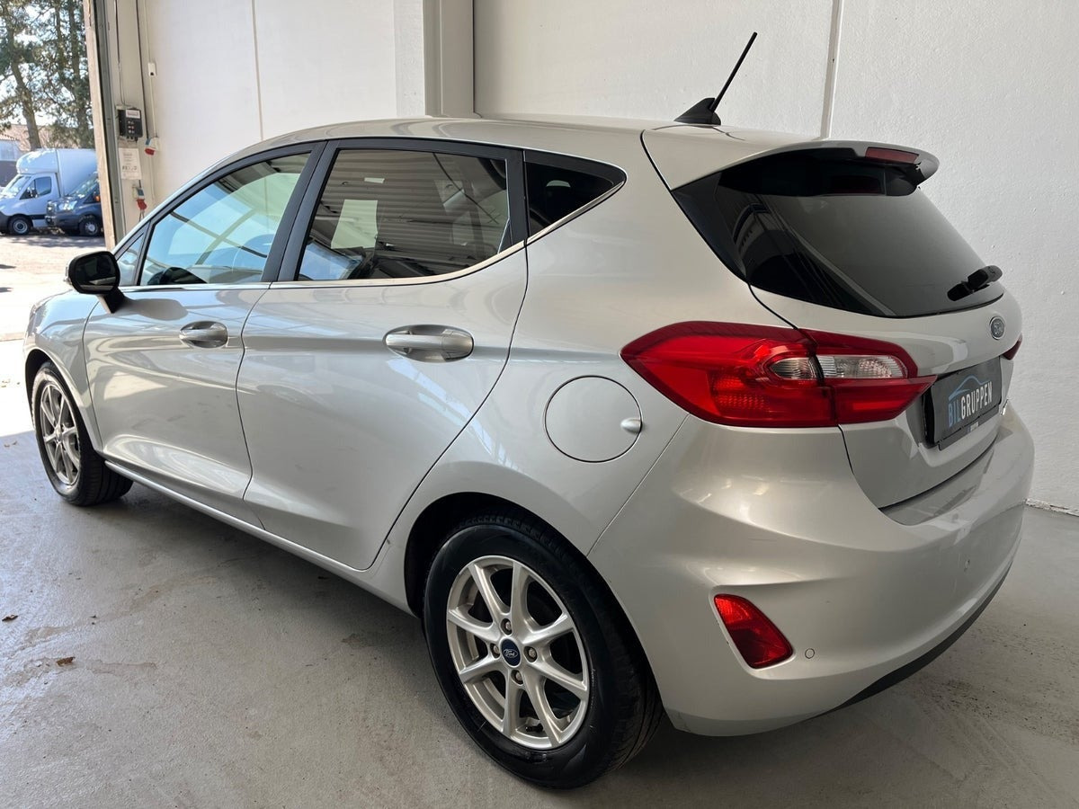 Sølv Ford Fiesta fra 2021