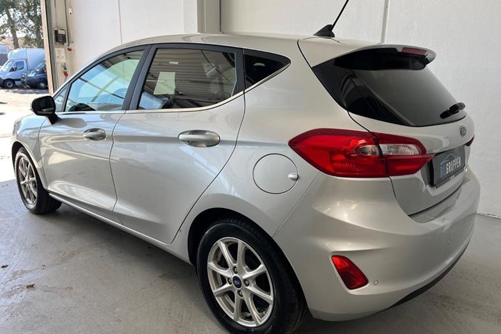 Sølv Ford Fiesta fra 2021