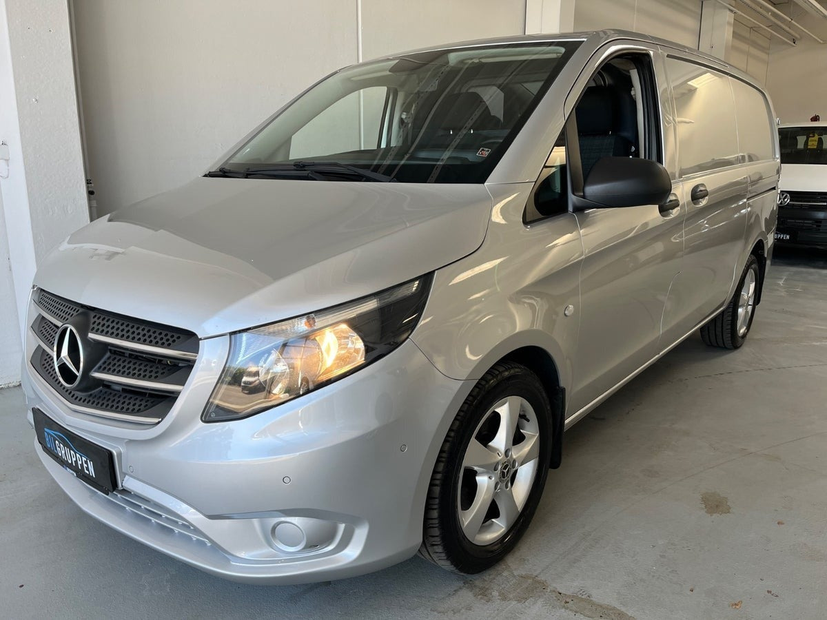 Sølv Mercedes Vito 119 fra 2018