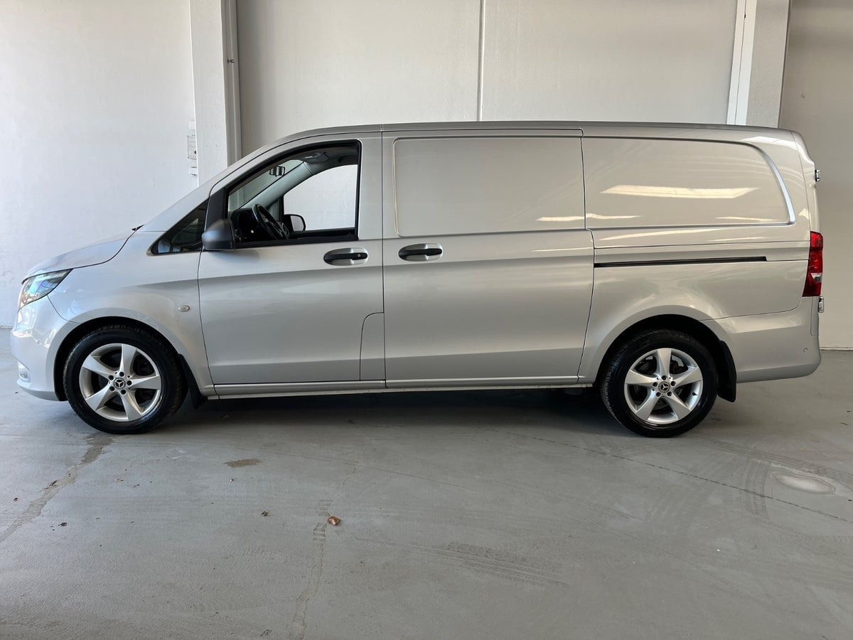 Sølv Mercedes Vito 119 fra 2018