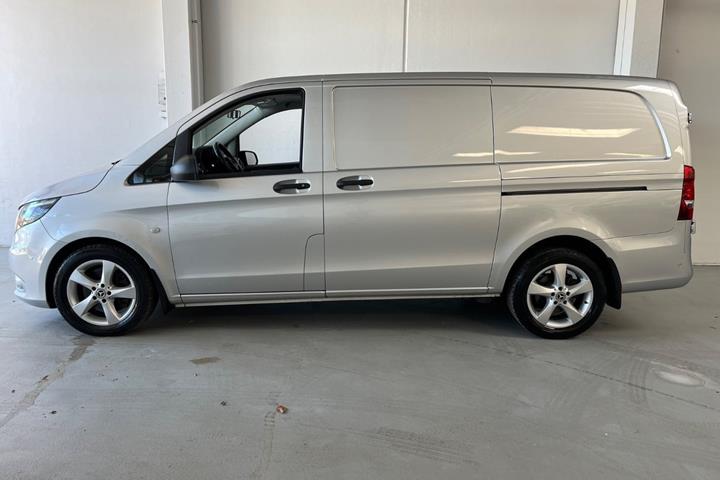 Sølv Mercedes Vito 119 fra 2018