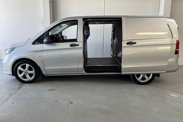 Sølv Mercedes Vito 119 fra 2018