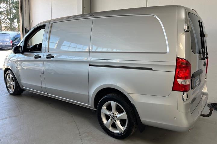 Sølv Mercedes Vito 119 fra 2018