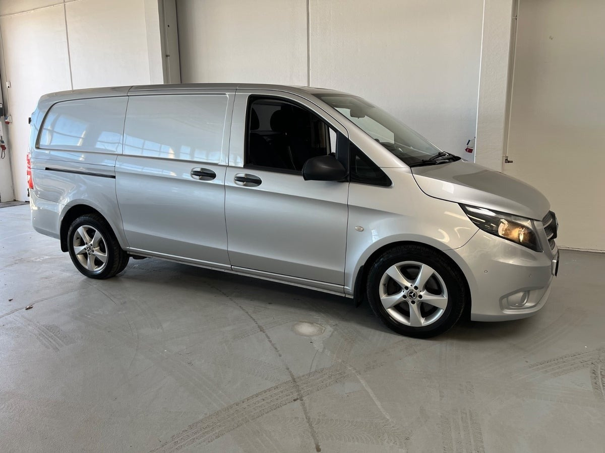 Sølv Mercedes Vito 119 fra 2018