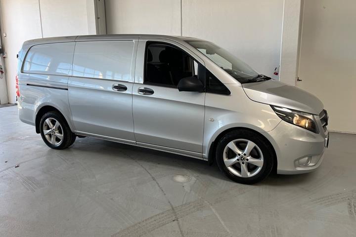 Sølv Mercedes Vito 119 fra 2018