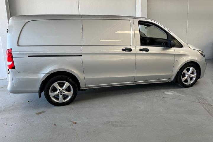 Sølv Mercedes Vito 119 fra 2018