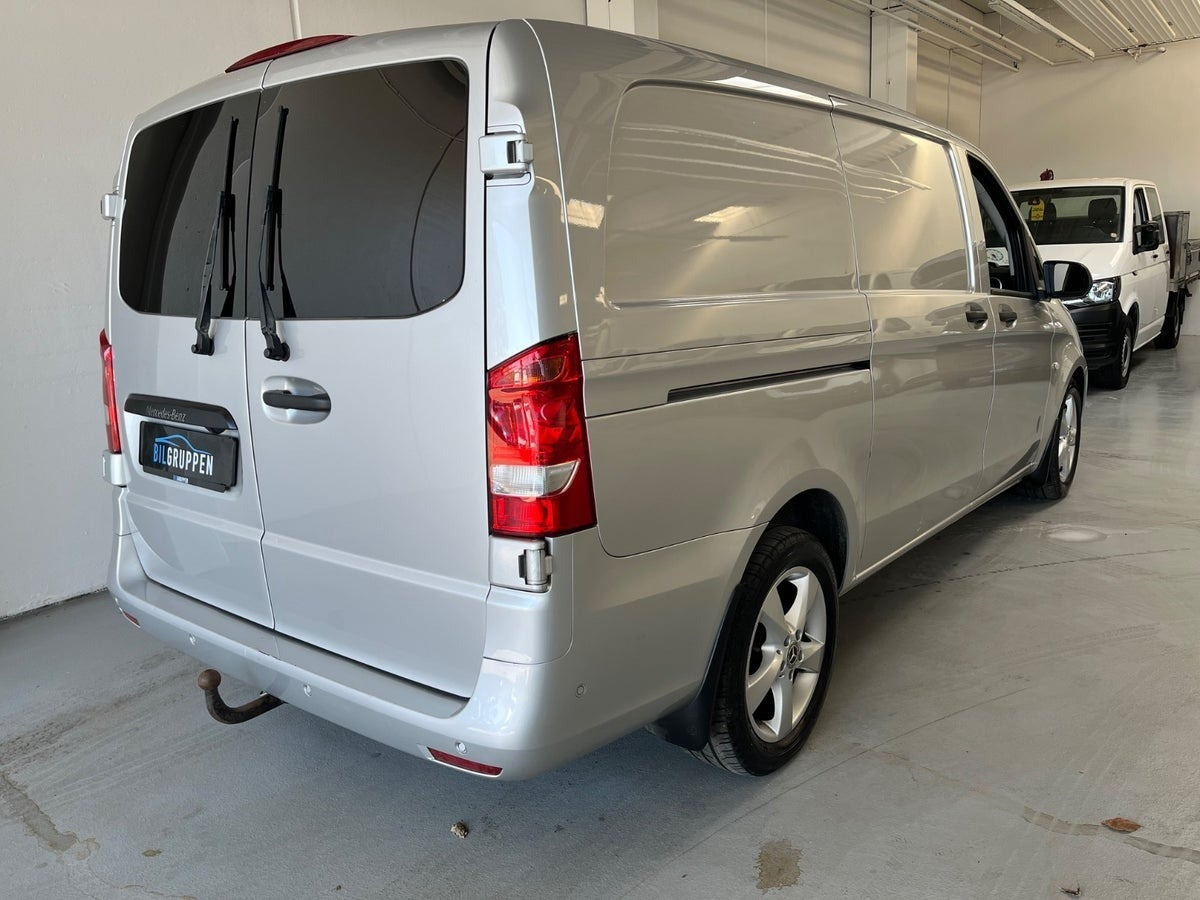 Sølv Mercedes Vito 119 fra 2018