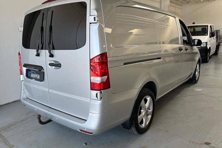Sølv Mercedes Vito 119 fra 2018