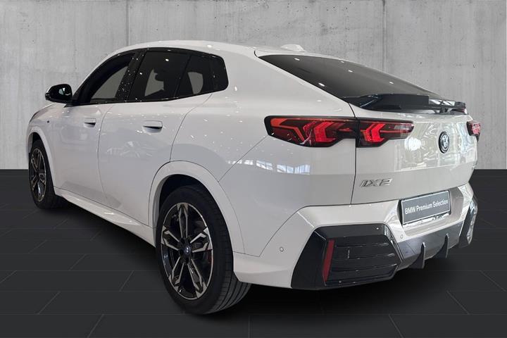 Hvid BMW iX2 fra 2025