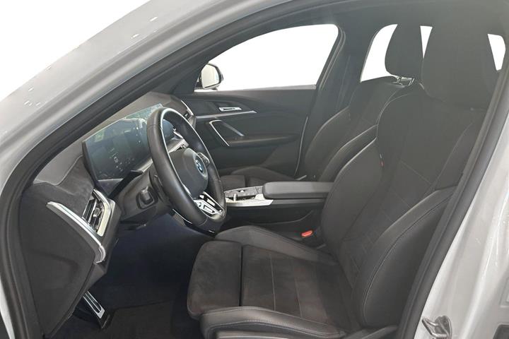 Hvid BMW iX2 fra 2025