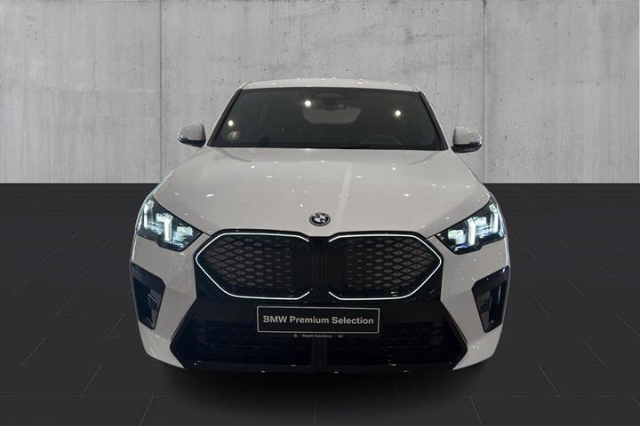 Hvid BMW iX2 fra 2025