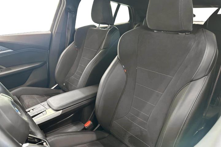 Hvid BMW iX2 fra 2025