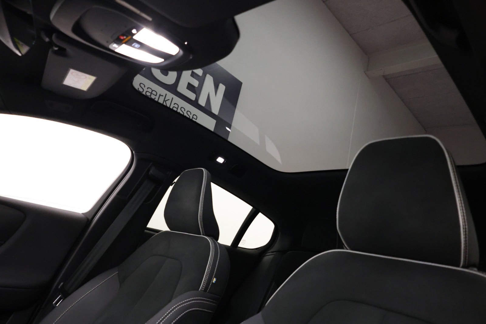 Grå Volvo C40 fra 2022